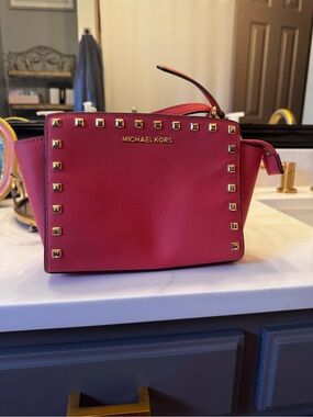 Michael Kors Selma Stud Messenger Crossbody Bag Coral